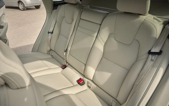 Volvo XC 60 cena 126800 przebieg: 103000, rok produkcji 2019 z Zduny małe 667